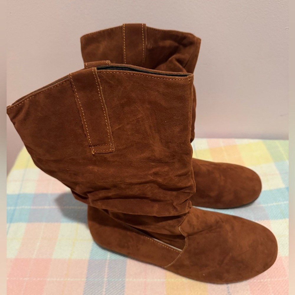 New Cowboy Slide up Brown suede ankle boots. Rare